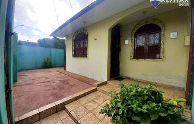 Imagem: A casa possui 2 Dormitórios, 1 Banheiro, 200m² de Área e