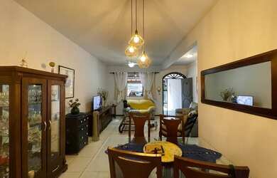 Imagem: A casa possui 2 Dormitórios, 2 Banheiros, 2 Vagas na garagem