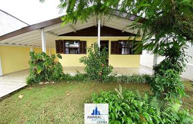 Imagem: A casa possui 3 Dormitórios, 1 Banheiro, 3 Vagas na garagem