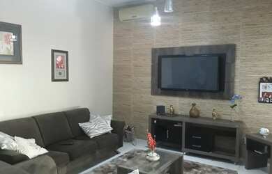 Imagem: A casa possui 3 Dormitórios, 4 Banheiros, 2 Vagas na garagem