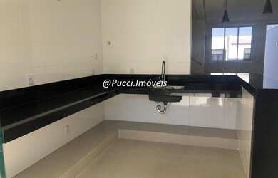 Imagem: A casa possui 3 Dormitórios, 3 Banheiros, 3 Vagas na garagem