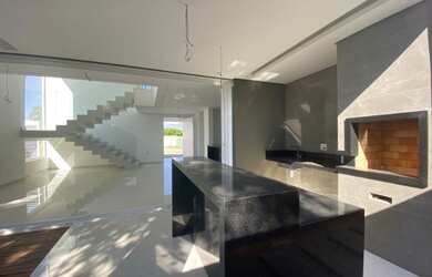 Imagem 6: Casa no Condomínio. Piscina, Varanda, 200m² de Áreae2 Vagas na garagem