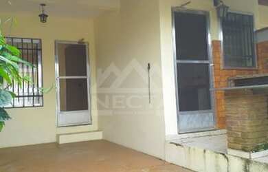 Imagem: A casa possui 2 Dormitórios, 2 Banheiros, 1 Vaga na garagem