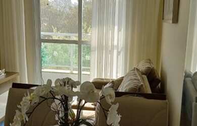 Imagem: O apartamento possui 2 Dormitórios, 1 Banheiro, 1 Vaga na garagem