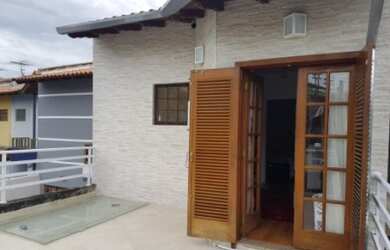 Imagem: A casa possui 4 Dormitórios, 4 Banheiros, 2 Vagas na garagem