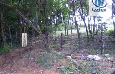 Imagem: O terreno possui 813m² de Área e está localizado em Terras