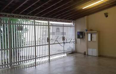 Imagem: A casa possui 5 Dormitórios, 2 Banheiros, 3 Vagas na garagem