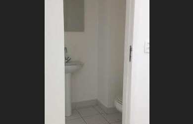 Imagem: O depósito para alugar possui 1 Vaga na garagem e 54m² de