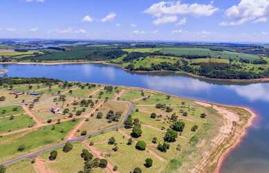 Imagem: O terreno possui 1.550m² de Área e está localizado em Riviera