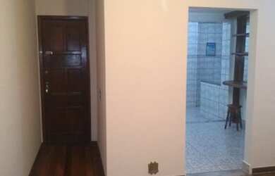 Imagem: O apartamento possui 2 Dormitórios, 1 Banheiro, 2 Vagas na