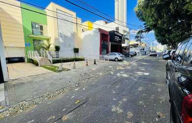 Imagem: O depósito está localizado em Tirol, Natal à venda por R$870.000