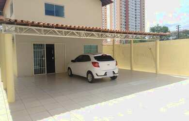 Imagem: A casa possui 3 Dormitórios, 3 Banheiros, 2 Vagas na garagem