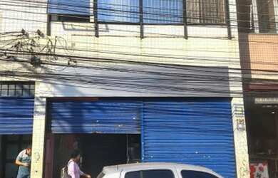 Imagem: O depósito possui 240m² de Área e está localizado em Santo