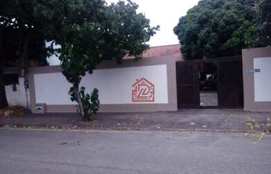 Imagem: A casa possui 3 Dormitórios, 3 Banheiros, 5 Vagas na garagem