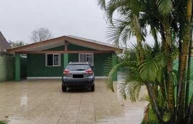 Imagem: A casa possui 3 Dormitórios, 1 Banheiro, 4 Vagas na garagem