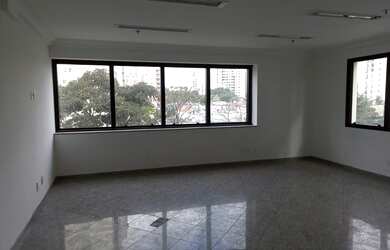 Imagem: O depósito possui 1 Vaga na garagem, 45-0m² de Área e está