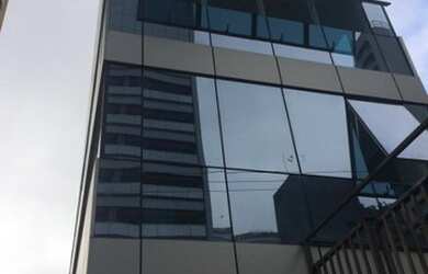 Imagem: O depósito possui 5 Vagas na garagem, 1.084m² de Área e