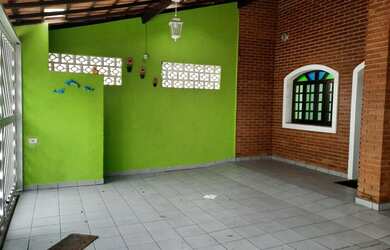 Imagem 2: Casa na praia de Indaiá, Bertioga, SP, possui 120m2 e fica a 750m da...