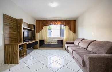 Imagem 2: Sobrado para venda tem 270 metros quadrados com 4 quartos em Sítio Cercado...