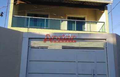 Imagem: A casa possui 3 Dormitórios, 2 Banheiros, 2 Vagas na garagem