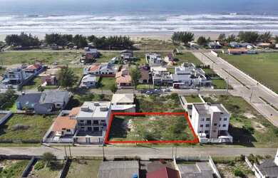 Imagem: O terreno possui 300m² de Área e está localizado em Balneário