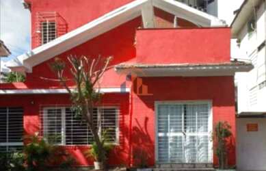 Imagem: A casa possui 5 Dormitórios, 2 Banheiros, 5 Vagas na garagem