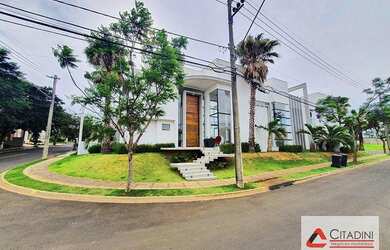 Imagem: A casa em condomínio possui 4 Dormitórios, 5 Banheiros, 4