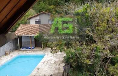 Imagem 3: Terreno localizado em Itaipava possui três casas e um galpão para venda