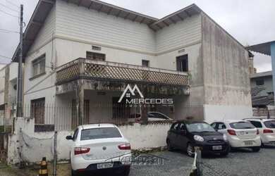 Imagem: A casa possui 4 Dormitórios, 2 Banheiros, 3 Vagas na garagem