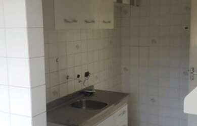 Imagem: O apartamento possui 3 Dormitórios, 1 Banheiro, 1 Vaga na garagem