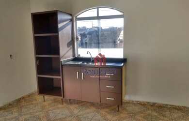 Imagem: A casa possui 3 Dormitórios, 2 Banheiros, 2 Vagas na garagem