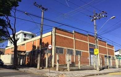 Imagem: O depósito possui 4 Vagas na garagem, 1.000m² de Área e