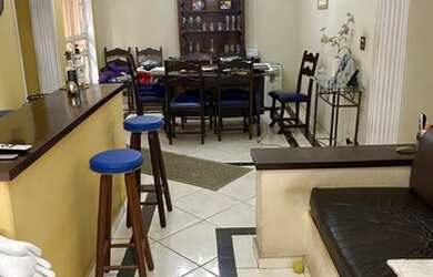 Imagem: A casa possui 5 Dormitórios, 5 Banheiros, 4 Vagas na garagem