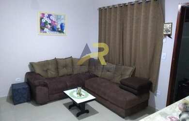 Imagem: A casa possui 2 Dormitórios, 1 Banheiro, 2 Vagas na garagem