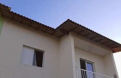 Imagem: A casa possui 3 Dormitórios, 3 Banheiros, 1 Vaga na garagem