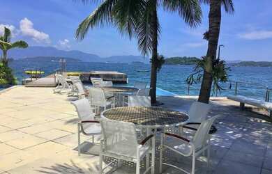 Imagem: A casa possui 5 Dormitórios, 5 Banheiros, 5 Vagas na garagem