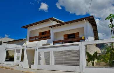 Imagem: A casa em condomínio possui 4 Dormitórios, 5 Banheiros, 4