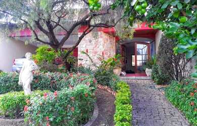 Imagem: A casa possui 3 Dormitórios, 4 Banheiros, 4 Vagas na garagem