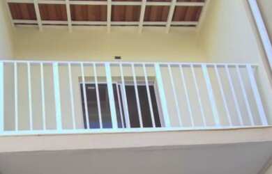 Imagem: A casa possui 2 Dormitórios, 2 Banheiros, 1 Vaga na garagem