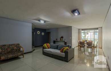 Imagem: O apartamento possui 3 Dormitórios, 2 Banheiros, 3 Vagas na