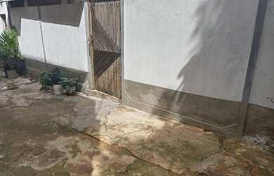 Imagem: A casa possui 1 Dormitório, 1 Banheiro, 3 Vagas na garagem