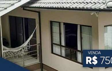 Imagem: A casa possui 4 Dormitórios, 3 Banheiros, 400m² de Área e