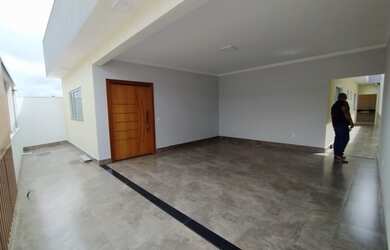 Imagem: A casa em condomínio possui 3 Dormitórios, 3 Banheiros, 3