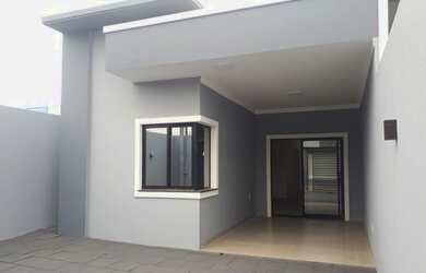 Imagem: A casa possui 3 Dormitórios, 2 Banheiros, 3 Vagas na garagem