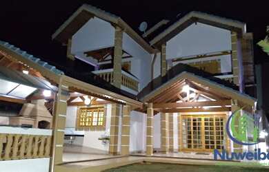 Imagem: A casa em condomínio possui 4 Dormitórios, 4 Banheiros, 2