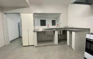 Imagem: A casa possui 4 Dormitórios, 2 Banheiros, 2 Vagas na garagem