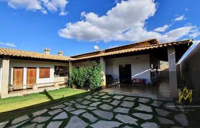 Imagem: A casa em condomínio possui 3 Dormitórios, 1 Banheiro, 400m²