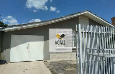 Imagem: A casa possui 2 Dormitórios, 1 Banheiro, 2 Vagas na garagem