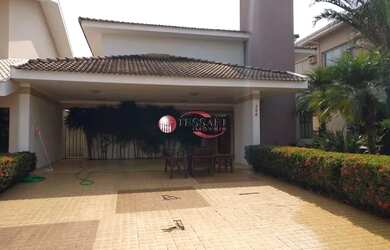 Imagem: A casa em condomínio possui 4 Dormitórios, 4 Banheiros, 4