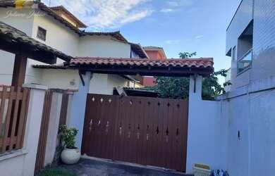 Imagem: A casa possui 3 Dormitórios, 3 Banheiros, 2 Vagas na garagem